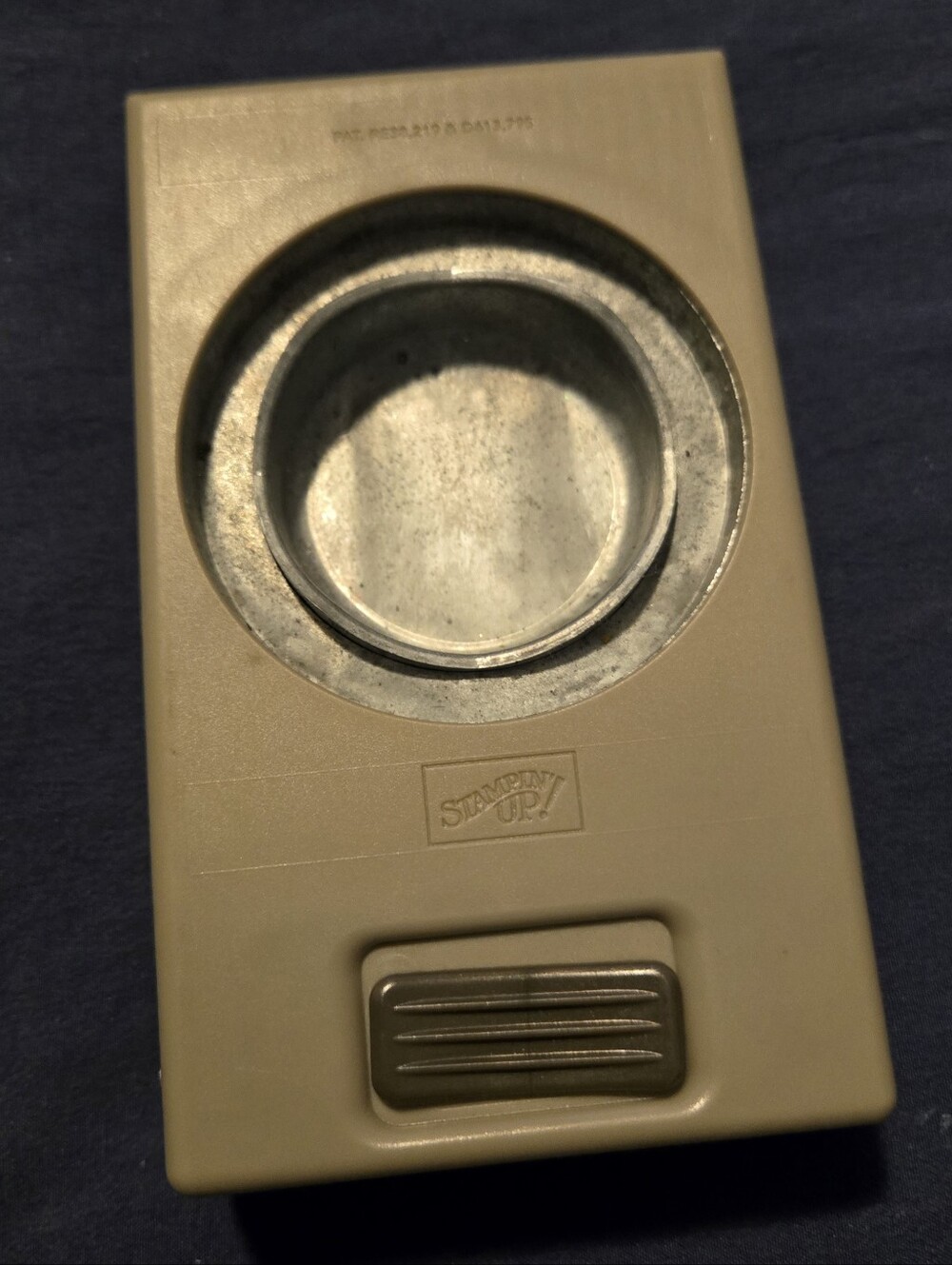 Stampin UP! 2-inch Circle Paper Punch - Picture 3 of 4